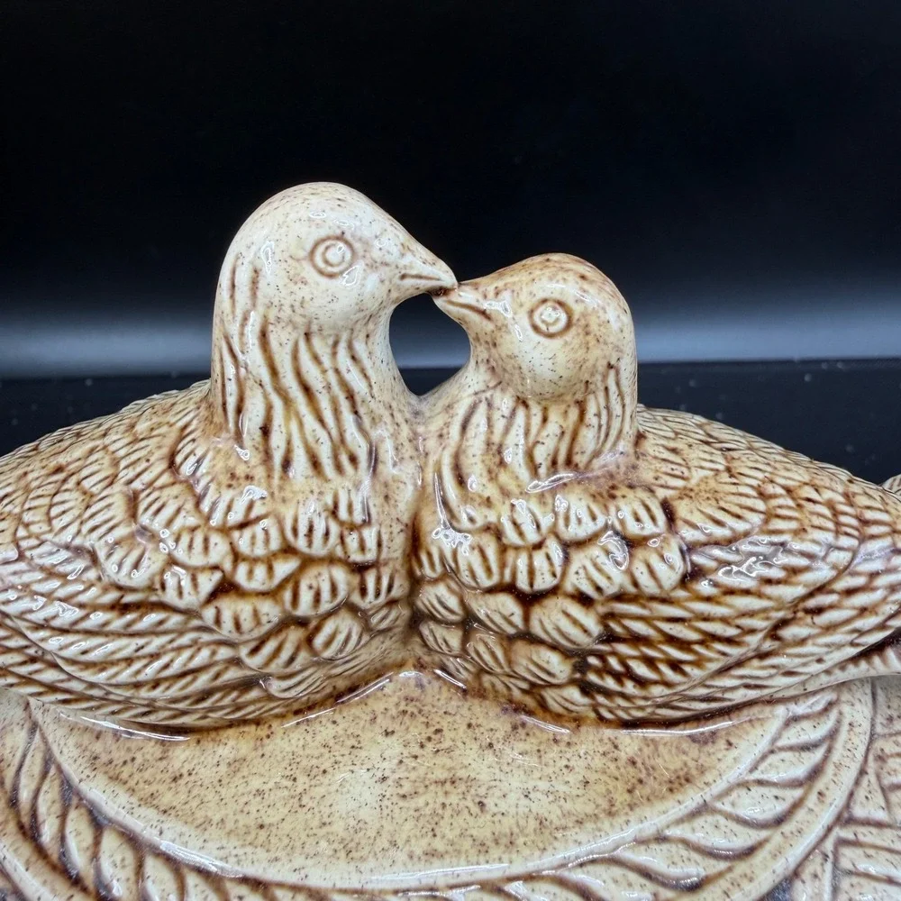 Vintage Kissing Birds Ceramic Trinket Dish Lidded Bowl Basketweave Tan Container